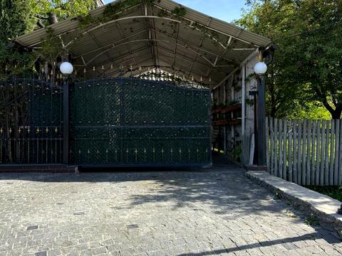 комерційна за адресою Захисників України вул. (Льотчиків-Визволителів), 62