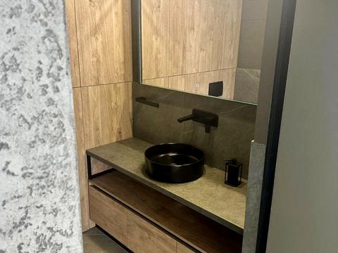 комерційна за адресою Центральна вул., 21-А