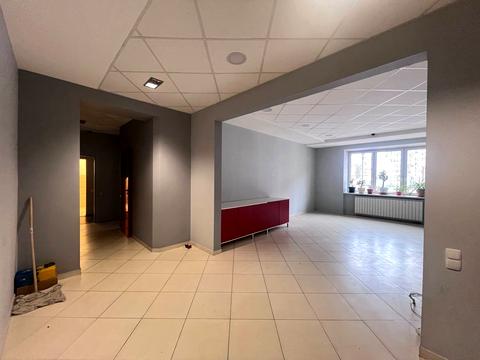 комерційна за адресою Володимира Івасюка просп. (Героїв Сталінграду), 4