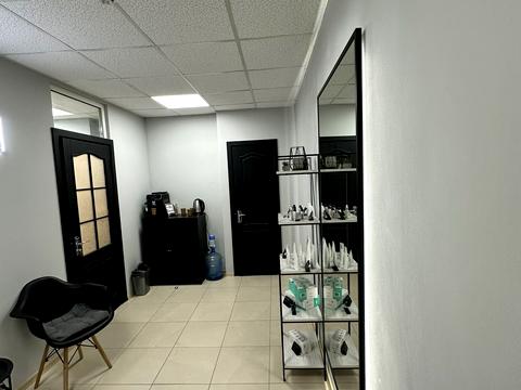 комерційна за адресою Леся Курбаса просп., 7-Б