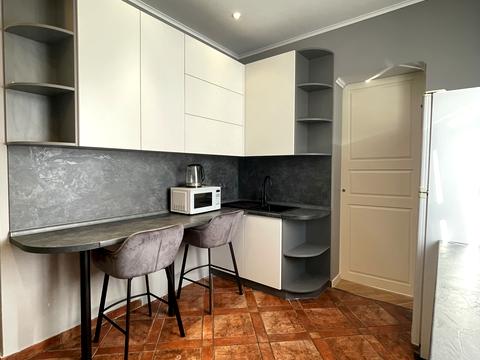 комерційна за адресою Чеховський пров., 8