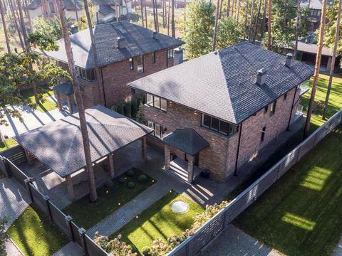 будинок за адресою с. Плюти, Лісова