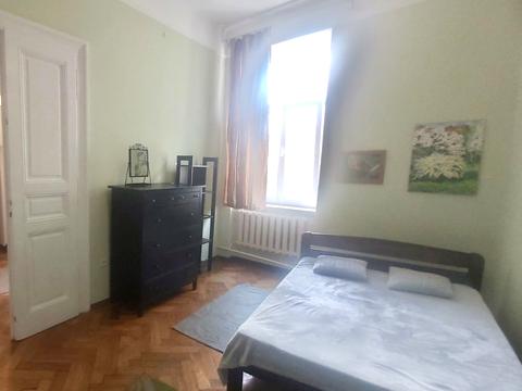 квартира за адресою Академіка Володимира Гнатюка вул. (), 4
