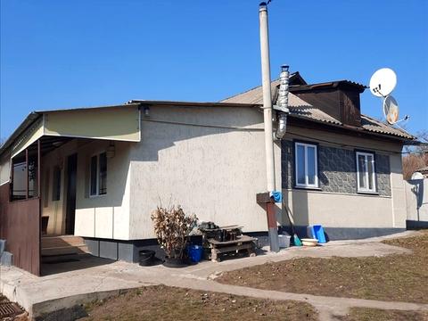 будинок за адресою Центральна вул. (Жовтнева), 1