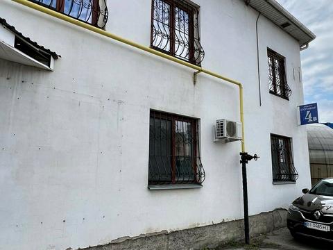 комерційна за адресою Спортивний пров., 4