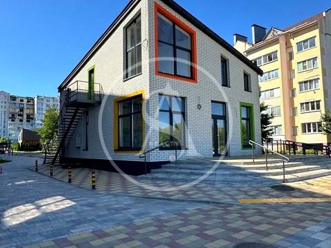 комерційна за адресою Стуса вул., 2