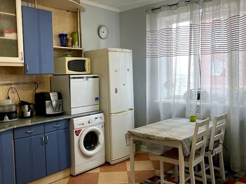 квартира за адресою Анни Ахматової вул., 13