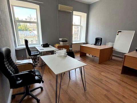 комерційна за адресою Велика Васильківська вул. (Червоноармійська), 13/1