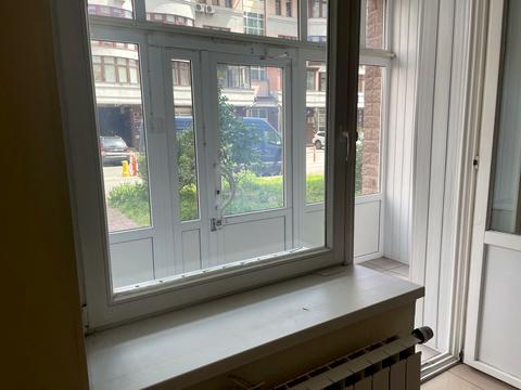 комерційна за адресою Володимира Івасюка просп. (Героїв Сталінграду), 8