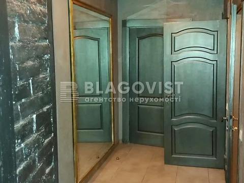 комерційна за адресою Десятинна вул., 7