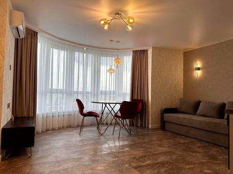 квартира за адресою Анни Ахматової вул., 46