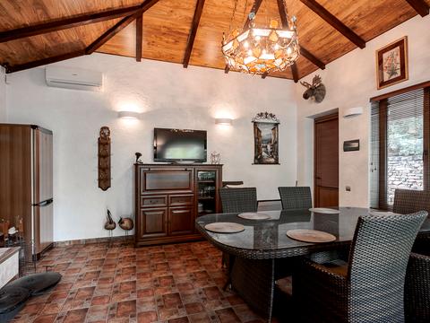 будинок за адресою Осіння