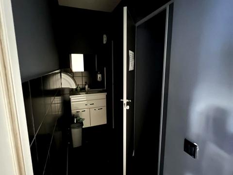 комерційна за адресою Набережно-Хрещатицька вул., 35В