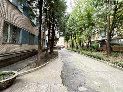 комерційна за адресою Інститутська вул., 4/1