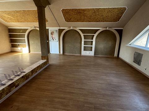 коммерческая по адресу Лісова, 1