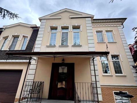 дом по адресу вул. Шмідта Отто, 8а