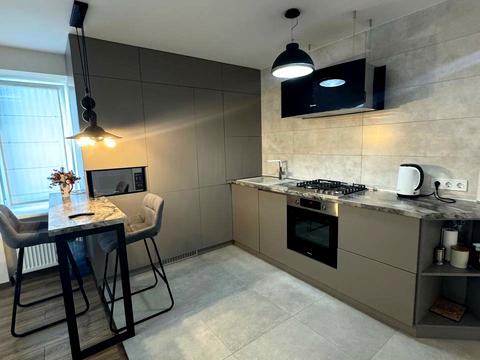 квартира за адресою Автокразівський бульв., 8