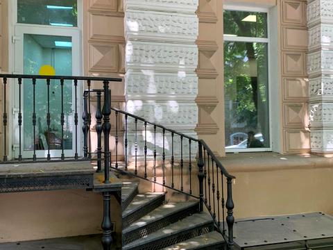комерційна за адресою Садова вул., 9