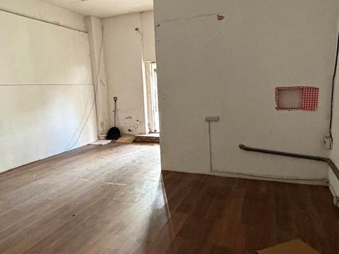 комерційна за адресою Базарна вул., 20