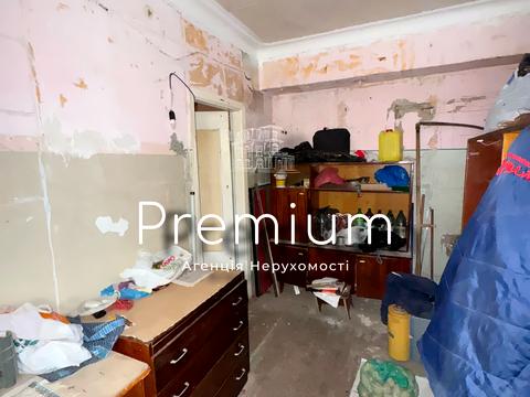 комерційна за адресою Степана Бандери вул., 6