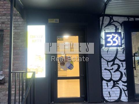 комерційна за адресою Ольжича вул., 4