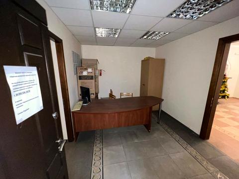 комерційна за адресою Довженка вул., 6а