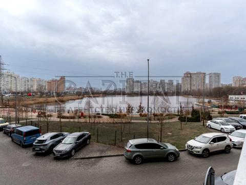 комерційна за адресою Ревуцького вул., 40-В