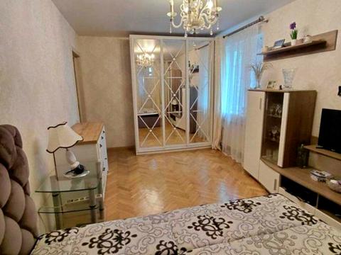 квартира за адресою Космонавтів вул., 18