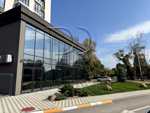 коммерческая по адресу Любомира Гузара просп. (Космонавта Комарова), 15а