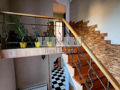 будинок за адресою Набережна вул.