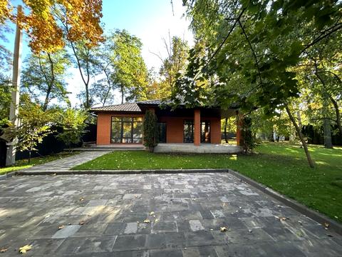 будинок за адресою Захисників України вул. (Вокзальна)