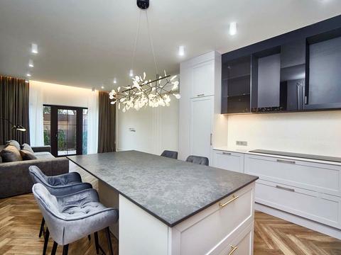 будинок за адресою Перлинна вул. ..