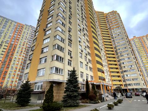 квартира за адресою Сім'ї Кульженків вул. (Петра Дегтяренка), 35