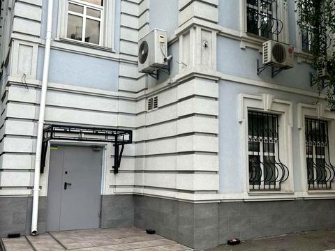 комерційна за адресою Саксаганського вул., 106Б