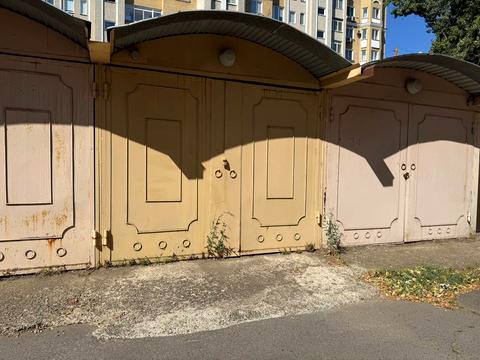 квартира за адресою Довженка вул., 6