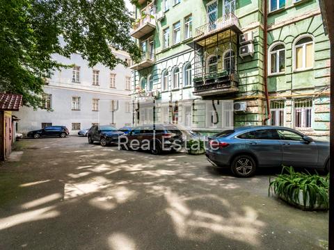 комерційна за адресою Богдана Хмельницького вул., 9