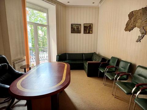 комерційна за адресою Костельна вул., 7