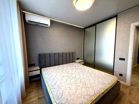 квартира за адресою Космічна вул., 5