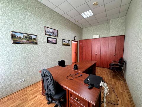 комерційна за адресою Івана Авраменка вул. (Корнійчука), 4