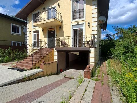 будинок за адресою Богатирська вул., 42