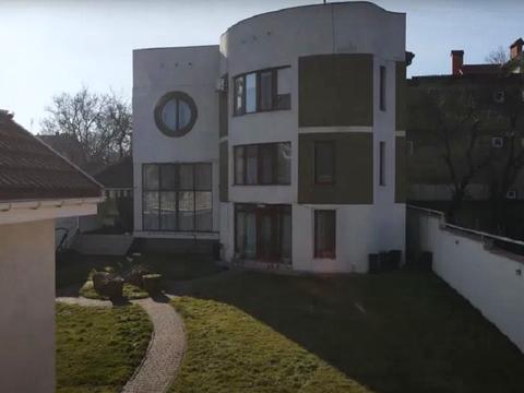 будинок за адресою Горіхова вул.