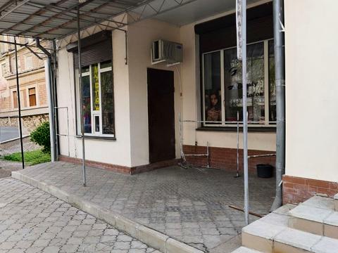 комерційна за адресою Боброва, 17