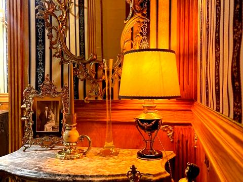 комерційна за адресою Військовий узвіз, 8