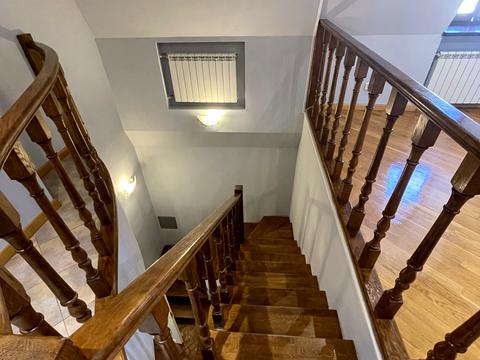 комерційна за адресою Чеховський пров., 8