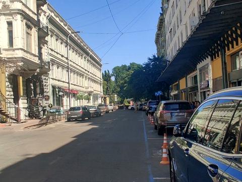 коммерческая по адресу Вице-адмирала Жукова пер., 7