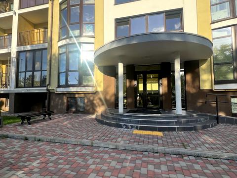 комерційна за адресою Фельдмана вул., 1/1