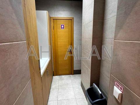 комерційна за адресою Олександра Кониського вул., 82