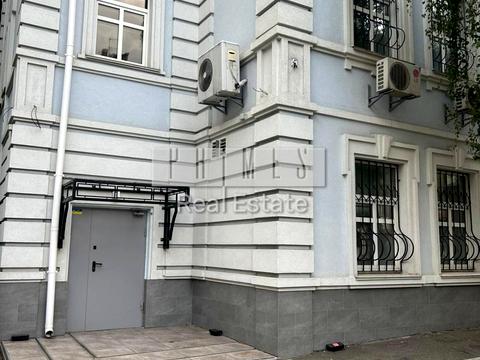 комерційна за адресою Саксаганського вул., 111-А