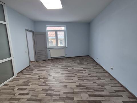 комерційна за адресою Олекси Новаківського вул., 1