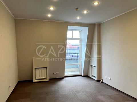 комерційна за адресою Володимирська вул., 93